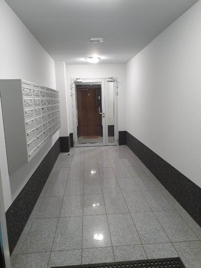Apartament 3 Pokojowy Lub Pokoj W Mieszkaniu W Nowym Bloku Варшава Екстер'єр фото