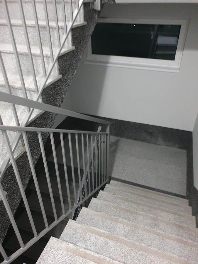 Apartament 3 Pokojowy Lub Pokoj W Mieszkaniu W Nowym Bloku Варшава Екстер'єр фото